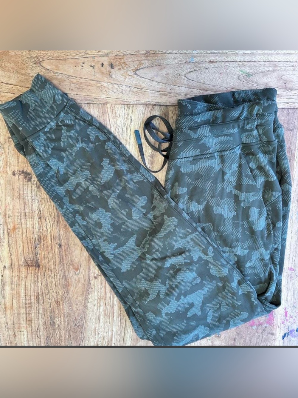 WOMENS LULULEMON HIGH RISE GREEN CAMO JOGGER SIZE 8